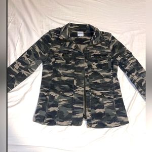 KENSIE WOMEN JACKET. SIZE XL. CAMO PRINT ARMY